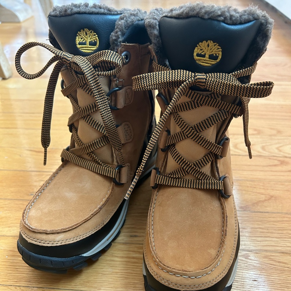 Timberland Youth Chillberg Waterproof Boot Excellent Condition Wheat Nubuck